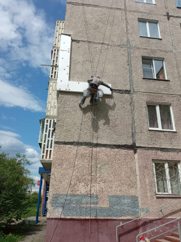 Утепление межпанельных швов по б-р Строителей 32 - 6.