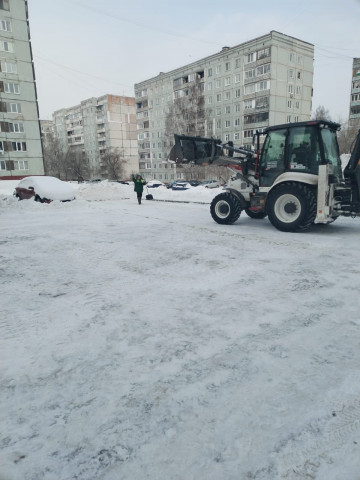 Очистка двора на ул. Марковцева 12/1.