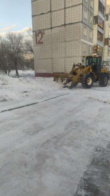 Механизированная очистка ул. Марковцева 12А и 12Б.