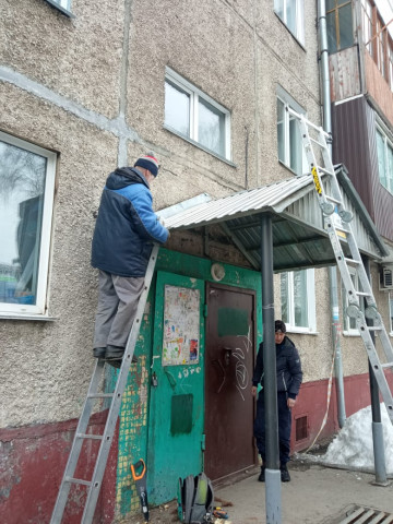 Ремонт подъездного козырька б-р Строителей 30