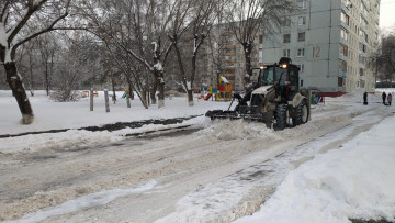 Механизированная очистка по ул. Марковцева 12А и 12Б