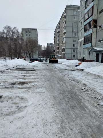 Механизированная очистка дворовой территории по адресу ул.Марковцева 12Б